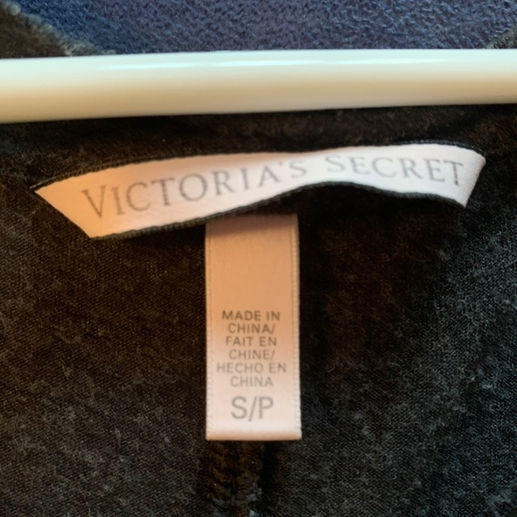 VS Gray Long Sleeve Tee - Picture 3 of 3